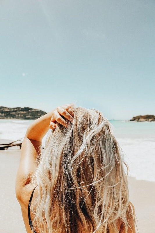 Ritual Natural: Protege tu Cabello del Sol con este Spray Casero 🌞🌊